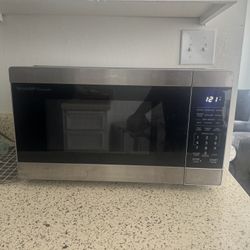 Microwave - .9 Cu Ft