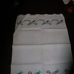 One 16" x 12 1/2 "Decorative Cloth Place Mat