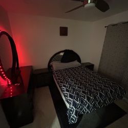 5 Piece Bedroom Set With Mattres