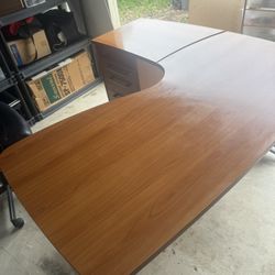 Beautiful U Shaped Office Desk
