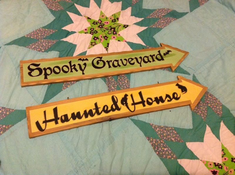 Halloween haunted house & spooky graveyard hanging sign