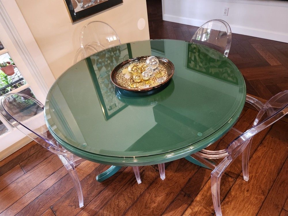 Set of 4 Louis Ghost Chairs by Philippe Starck + Glass Topped Dining Table