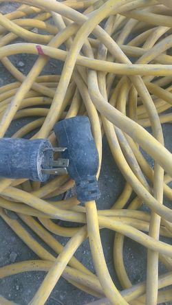 Twist lock cord with 3 into 1spliter