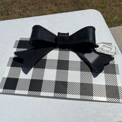 Bow and Plaid Sign