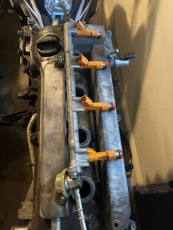 Fuel injectors and rail for 07-09 Camry