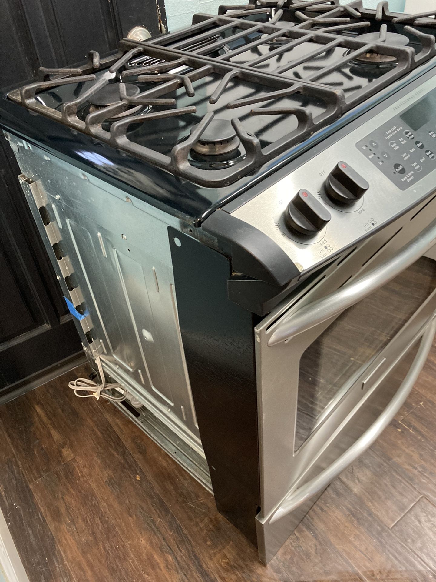 Frigidaire Gas Stove Good Working Condition for Sale in Santa Clarita