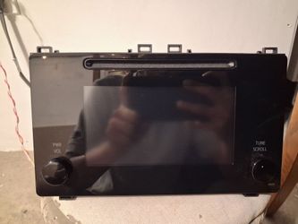 Car Touchscreen Radio Head Unit with CD Slot