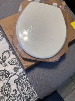 Round toilet seat