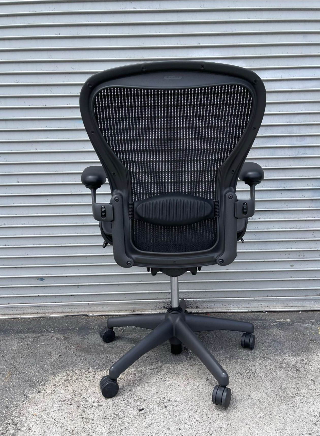 HERMAN MILLER CLASSIC AERON SIZE C FULLY LOADED DELIVERY AVAILABLE FOR A FEE