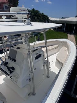 2005 Mako 284 boat