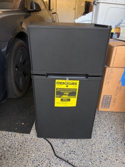 2.5 Cu. Ft. Mini Fridge with Freezer (LIKE NEW)