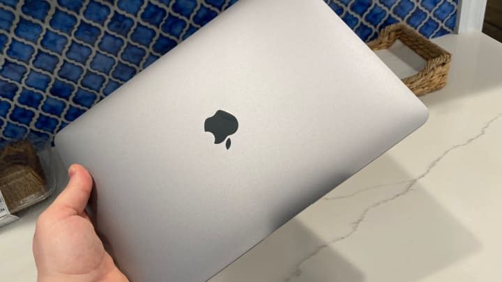 Apple laptop