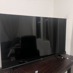 Hisense Tv 43’ With Remote