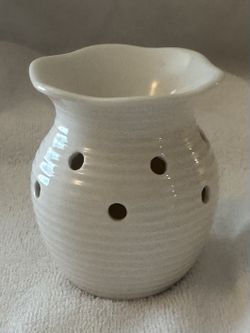 Scentsy Groovy White Plug-In Wax Warmer