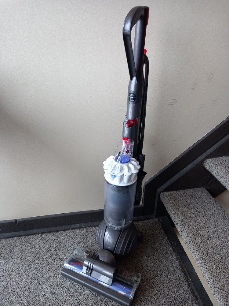 DYSON Slim Ball Vacuum