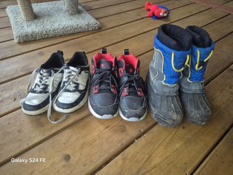 Biys shoes size 2ish