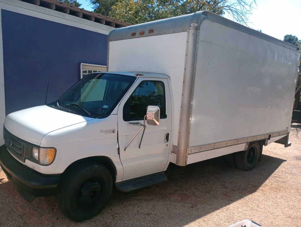 2003 Ford E-350