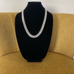 This Solid 925 Sterling Silver Miami Cuban Curb Chain Necklace is a stylish and fashionable piece of fine jewelry. Crafted in Italy with high quality 