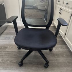 Staples Essentials Ergonomic Fabric Swivel Task Chair OFFICE CHAIR