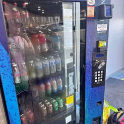 AMB350 Combo Snacks Vending Machine With A Credit Card Reader 