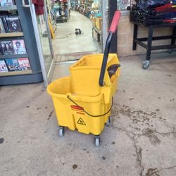 Rubbermaid Commercial Mop Bucket With Ringer