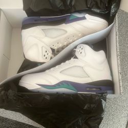 JORDAN RETRO 5 GRAPE size 8.5