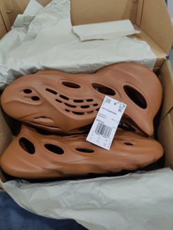 Yeezy Foam Runner Sz 9 New