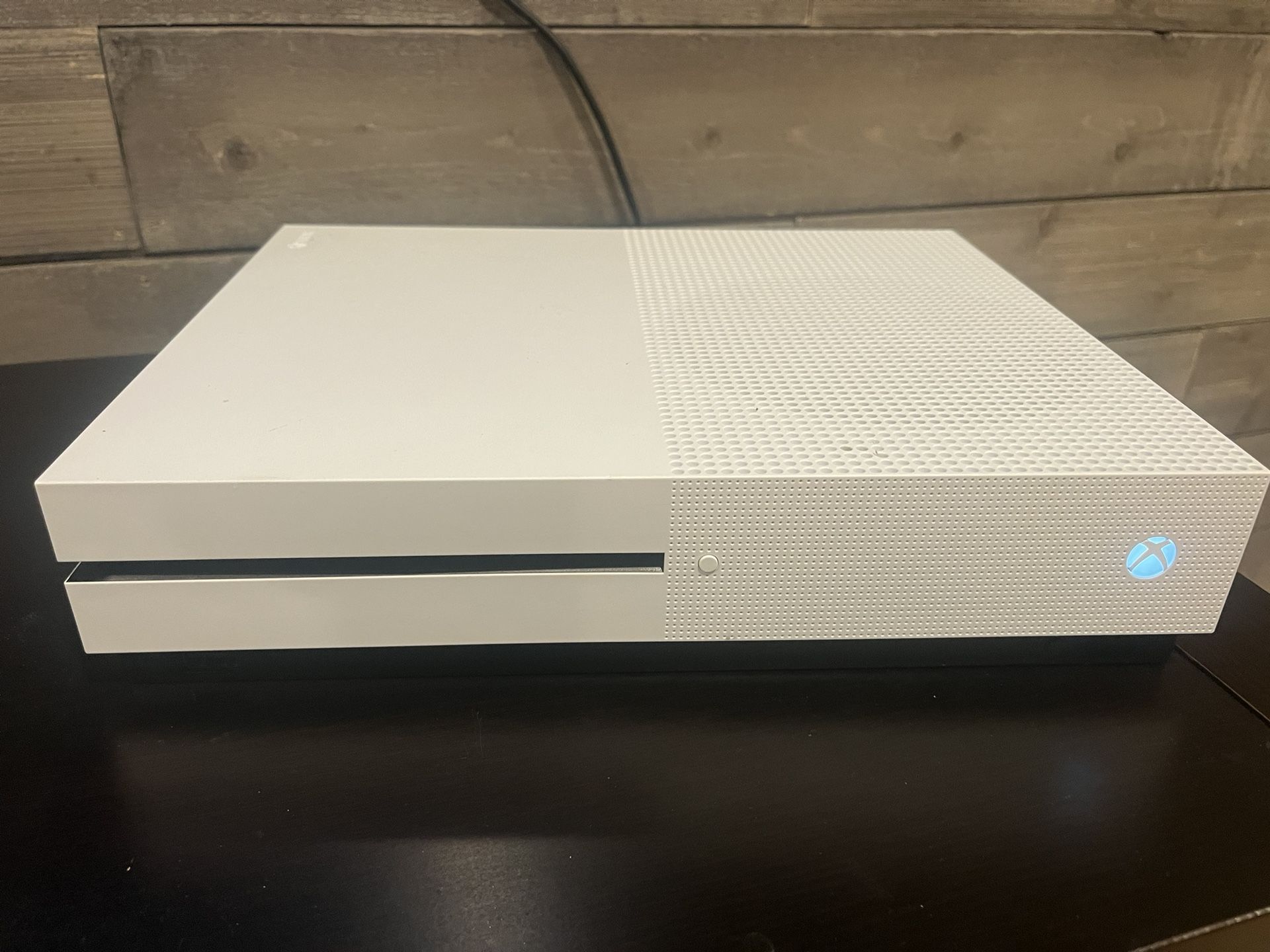 Xbox One S (With Controller)
