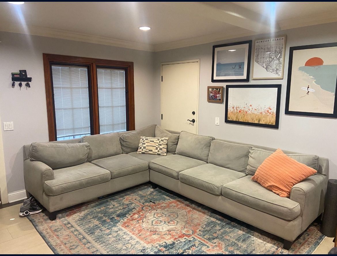 Free Delivery! Sectional Couch ( Grey )