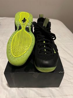 Size 9.5M Nike Air Foamposite One Black Volt