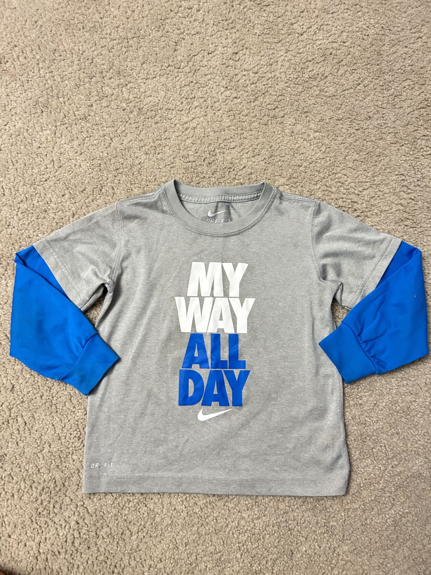 Nike boys dry fit Long Sleeve Shirt size 4