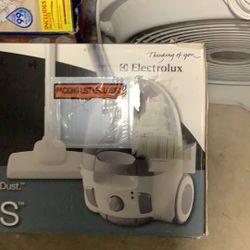 Electrolux Maximus Bagged Canister Vaccum