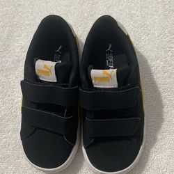 Kids Pumas Size Us 9 
