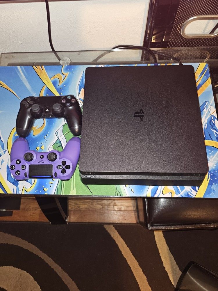 Playstation 4 SLIM BUNDLE w/ 2 Controllers & Games — PS4