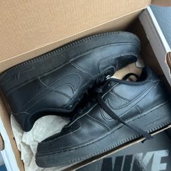 Black Airfoce 1s