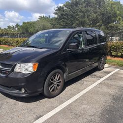 2017 Dodge Caravan • SXT Minivan 4D