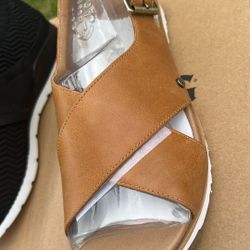 UGG SANDALS