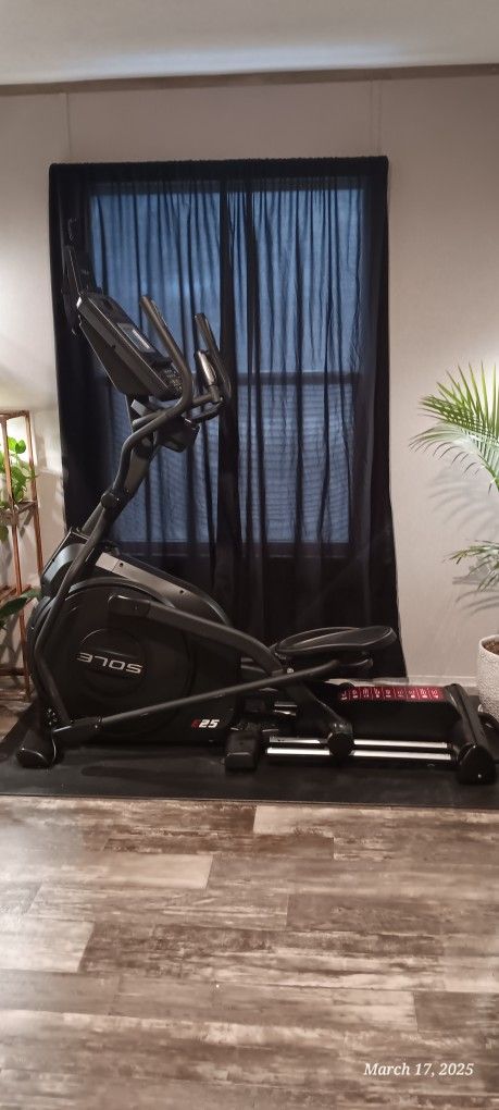 Sole E25 Elliptical Trainer