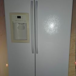 GE Refrigerator 
