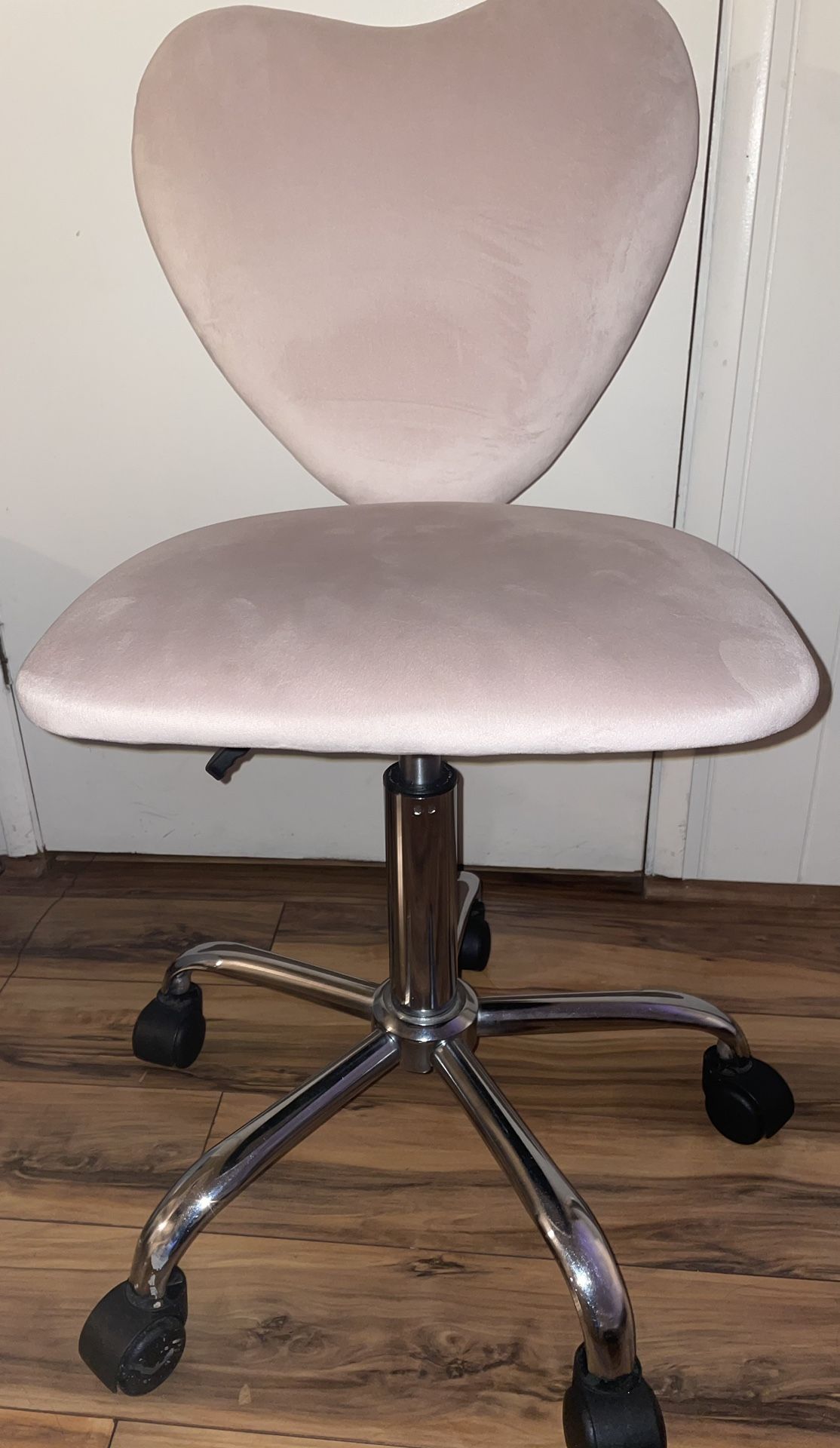 Ring Light And Heart Wheel Chair And Recliner