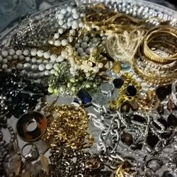 Beautiful Lot of Jewelry. 2+ Lbs.