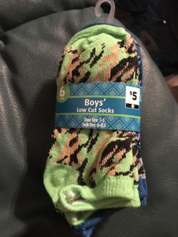 Brand new boys 6 pack low cut socks 7-3
