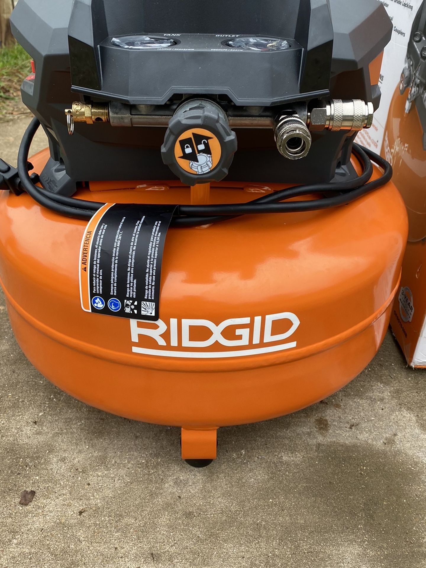 Ridgid 6 gallon pancake air compressor