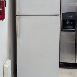 White Hisense Fridge 