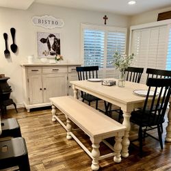 Stunning Dining Table With Leaf 