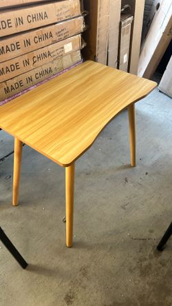 Desk With Wood Legs (legs Remove Easy) New $5.00 Ea