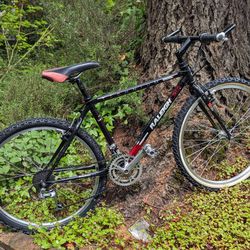 Raleigh of America Technium Instinct Mountain Bike Size Medium