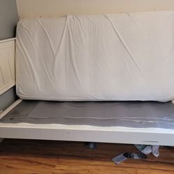 TWIN BED WITH MATRESS AND BOX SPRING 