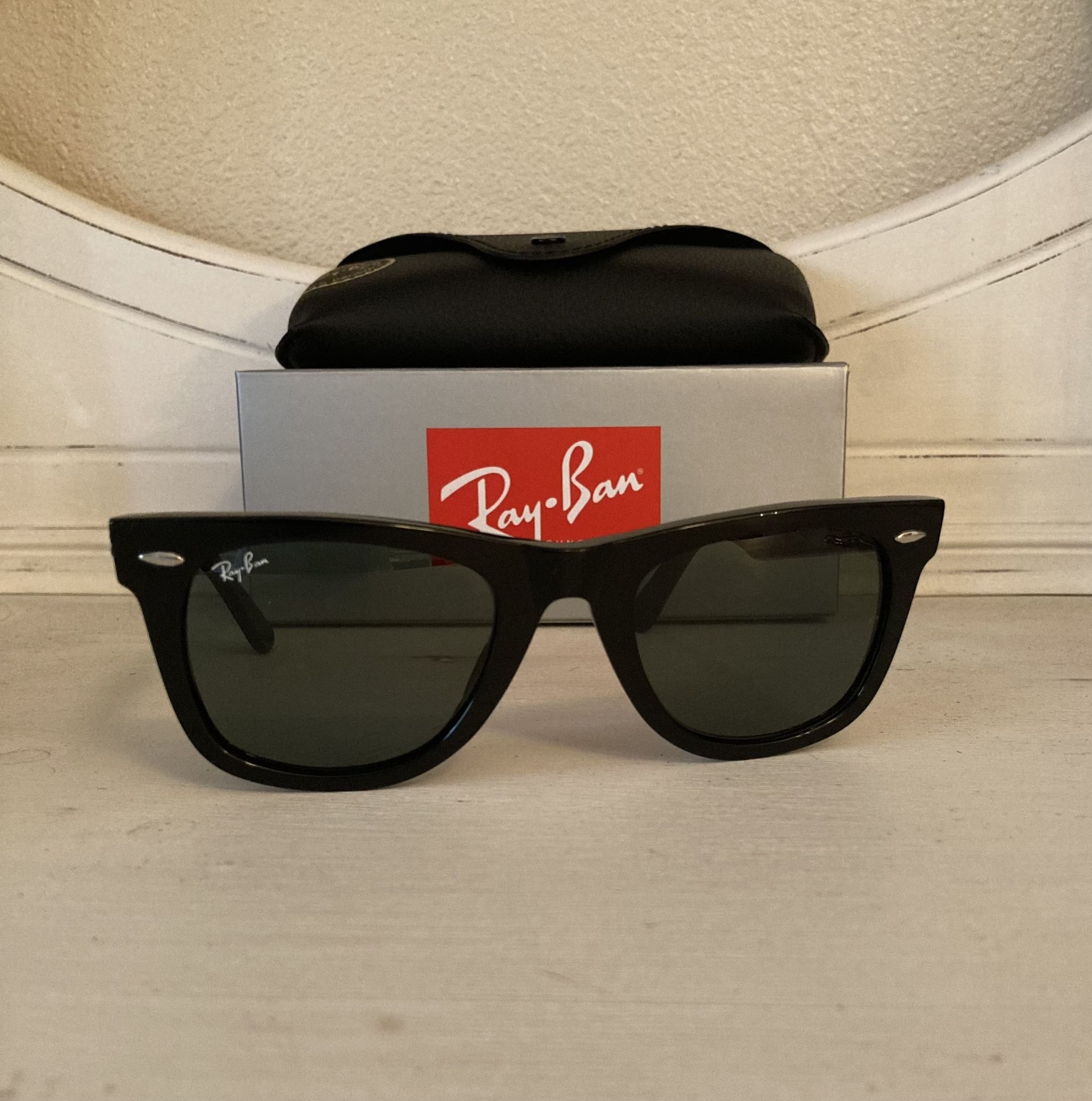 New Rayban Classic Wayfarer Sunglasses 🕶️