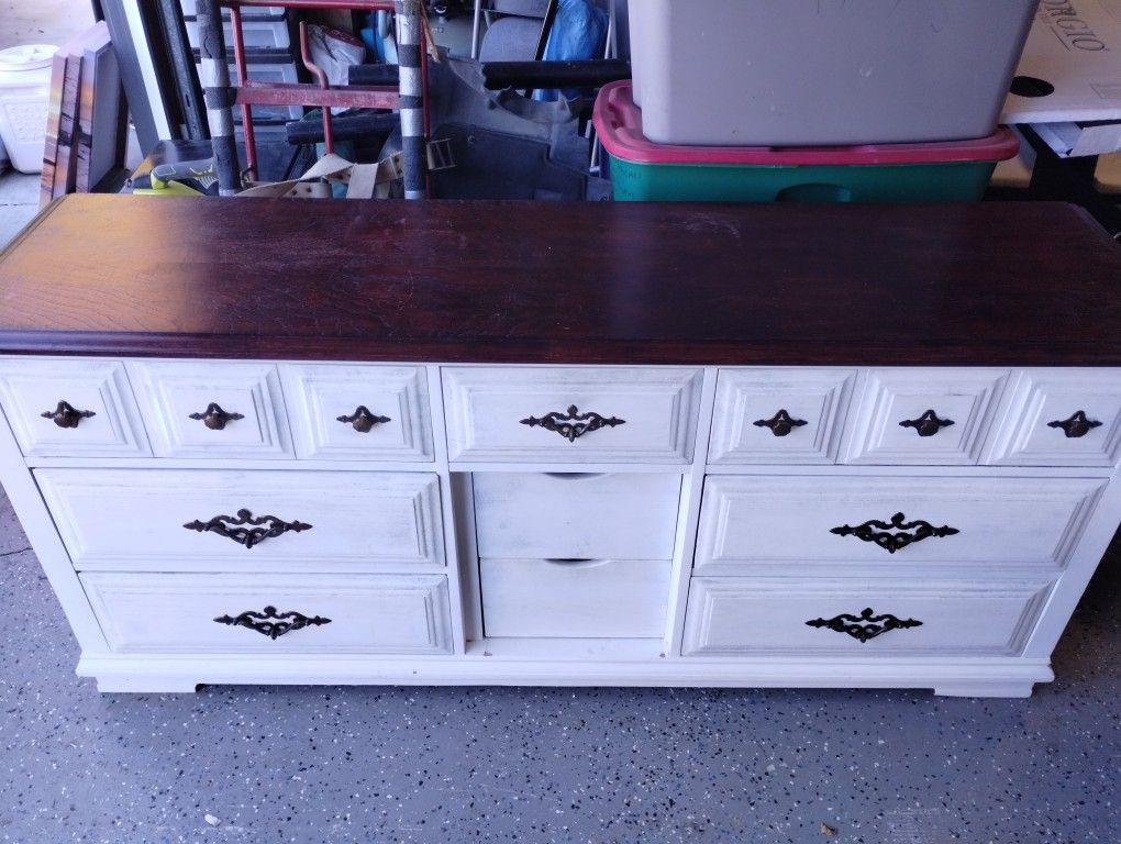 Dresser